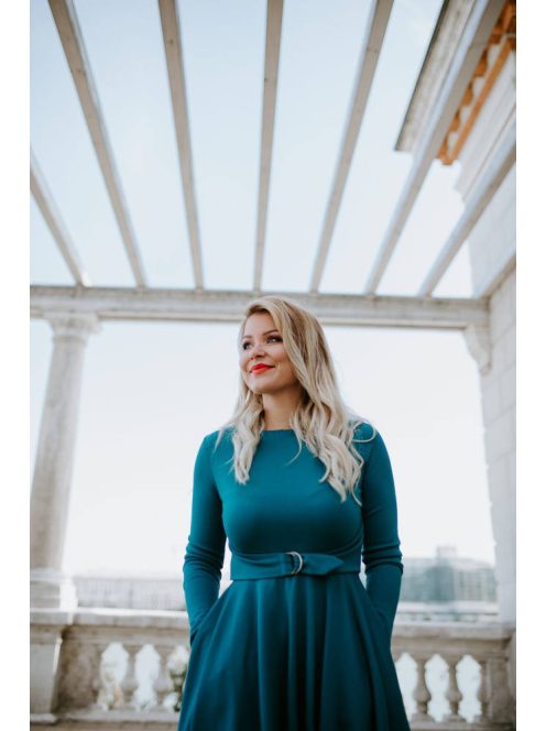 Petrolejovo modré šaty