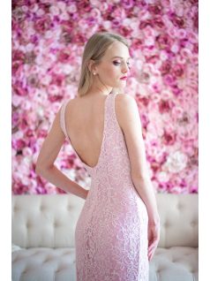 Pudrové čipkované šaty v štýle morskej panny