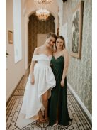 Zelené šaty s odhaleným chrbtom