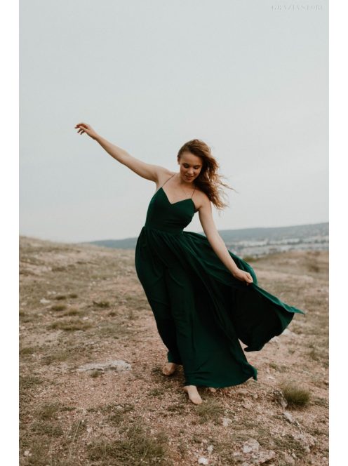 Zelené šaty s odhaleným chrbtom