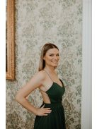 Zelené šaty s odhaleným chrbtom