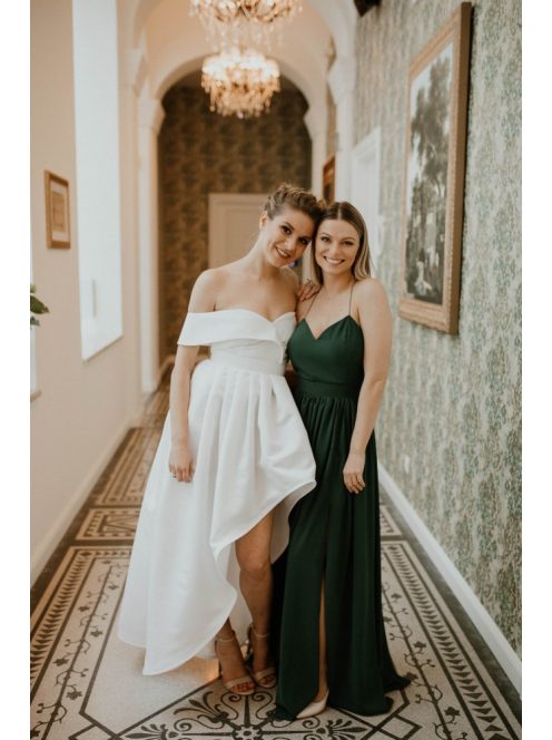 Zelené šaty s odhaleným chrbtom