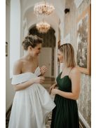 Zelené šaty s odhaleným chrbtom