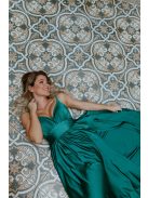 Zelené šaty s výstrihom do V