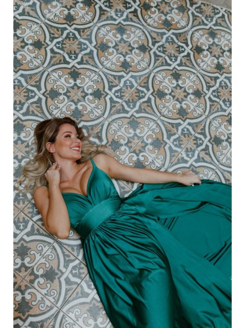 Zelené šaty s výstrihom do V