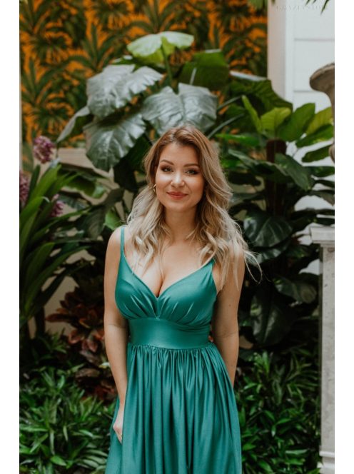 Zelené šaty s výstrihom do V