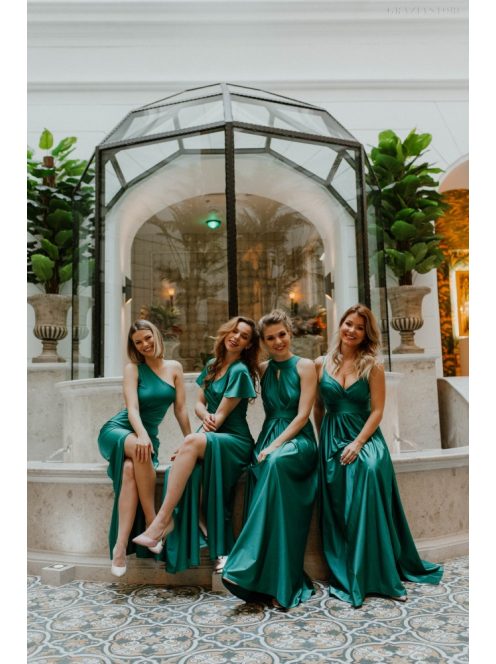 Zelené maxi šaty s predným výstrihom. 