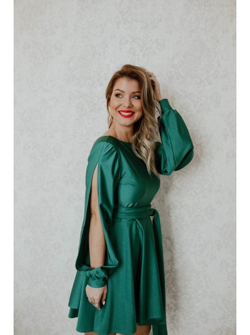 Krátke šaty s preloženým dekoltom