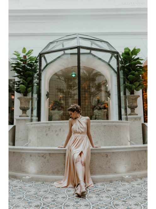 Maxi šaty vo farbe šampanského