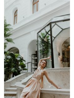 Maxi šaty vo farbe šampanského