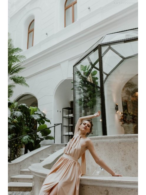 Maxi šaty vo farbe šampanského