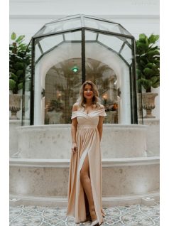 Šaty šampanskej farby s výstrihom v tvare srdca 