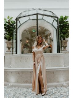 Šaty šampanskej farby s výstrihom v tvare srdca 