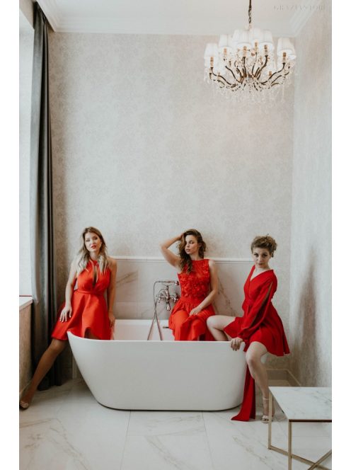 Červené šaty s čipkovaným topom