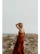 Hrdzavohnedé šaty s V výstrihom