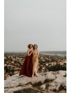 Hrdzavohnedé šaty s V výstrihom