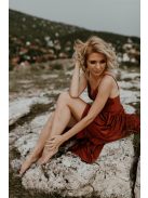 Hrdzavohnedé šaty s V výstrihom