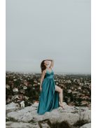 Petrolejovo modré šaty s výstrihom do V