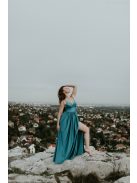 Petrolejovo modré šaty s výstrihom do V