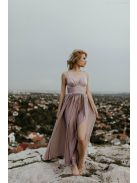 Bledofialové šaty s výstrihom do V