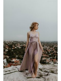 Bledofialové šaty s výstrihom do V