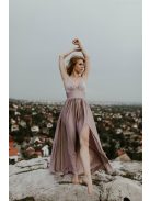 Bledofialové šaty s výstrihom do V