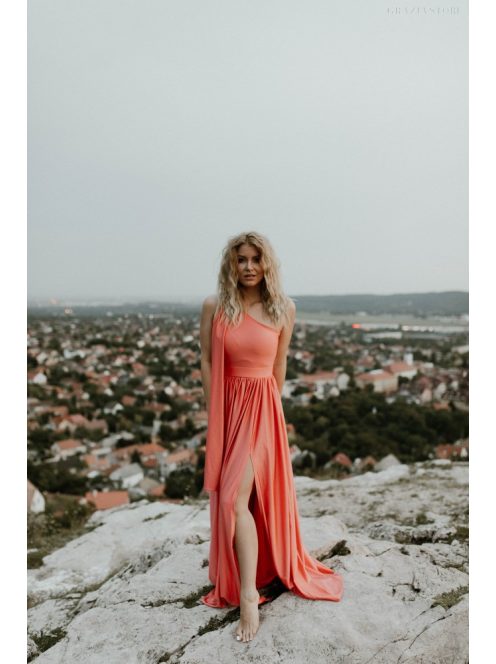 Asymetrické maxi šaty koralovej farby