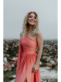 Asymetrické maxi šaty koralovej farby