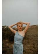 Sivomodré priliehavé šaty s uzlíkovým detailom. 