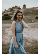 Sivomodré maxi šaty s preloženým dekoltom. 