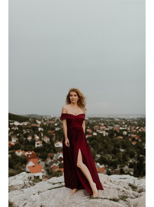 Bordové šaty s výstrihom v tvare srdca