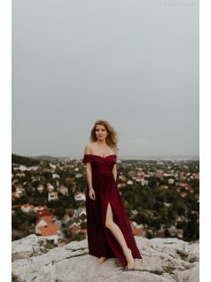 Bordové šaty s výstrihom v tvare srdca