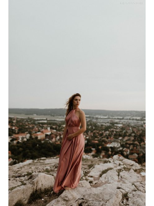 Staroružové maxi šaty vpredu s uzlíkovým detailom. 