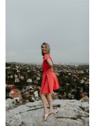 Jedinečné mini šaty koralovej farby 