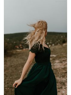 Zelené maxi šaty s čipkovaným topom