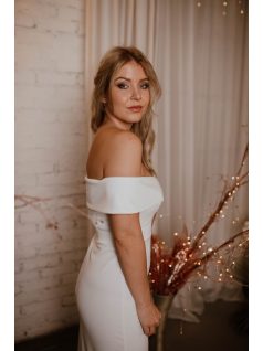 Šaty vo farbe ecru so srdiečkovým výstrihom