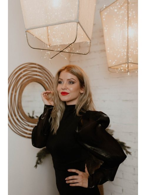 Čierne maxi šaty s organzovými rukávmi