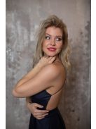 Tmavomodré maxi šaty s koženým efektom a tenkými krížovými ramienkami na chrbte