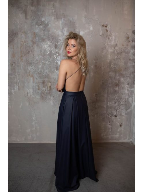 Tmavomodré maxi šaty s koženým efektom a tenkými krížovými ramienkami na chrbte