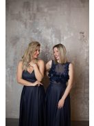 Tmavomodré maxi šaty s koženým efektom a tenkými krížovými ramienkami na chrbte