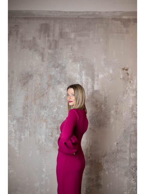 Magenta priliehavé šaty