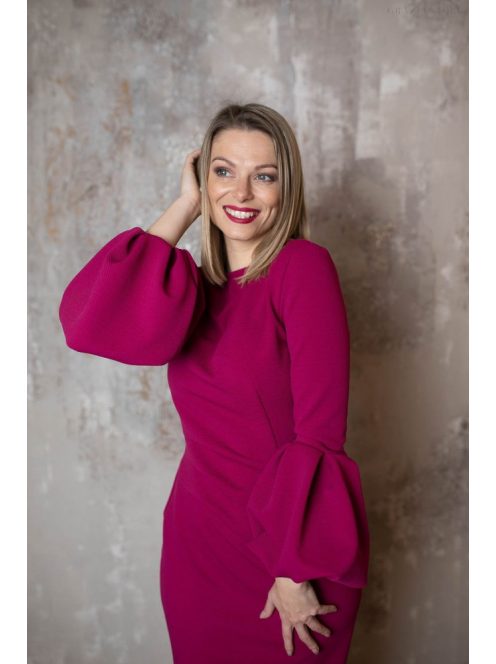 Magenta priliehavé šaty