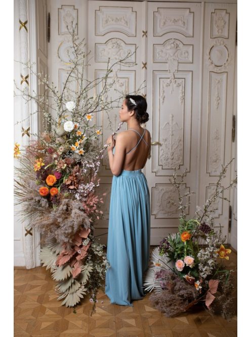 Mušelínové šaty bez chrbtovej časti - svetlomodrá