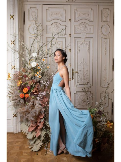 Mušelínové šaty bez chrbtovej časti - svetlomodrá