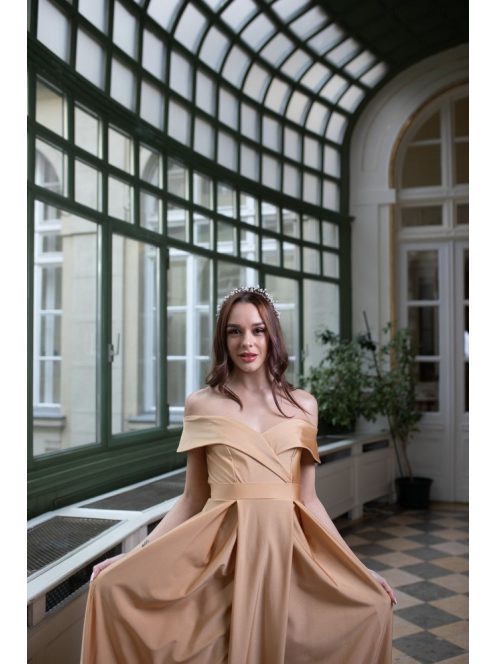 Maxi šaty so srdiečkovým výstrihom- zlaté