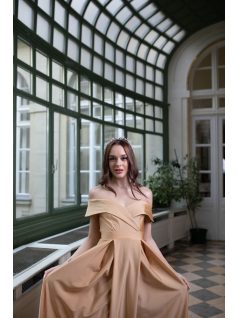 Maxi šaty so srdiečkovým výstrihom- zlaté