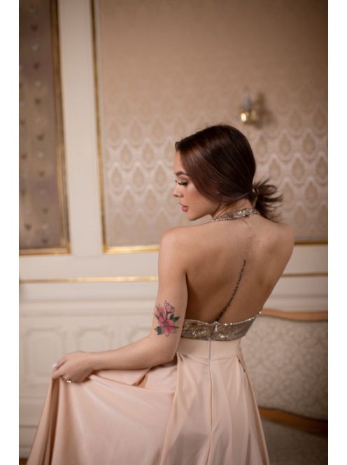 Vpredu uzavreté flitrované šaty , bez chrbtovej časti - šampanské