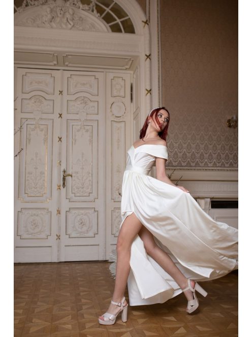 Maxi šaty s výstrihom v tvare srdca - biela