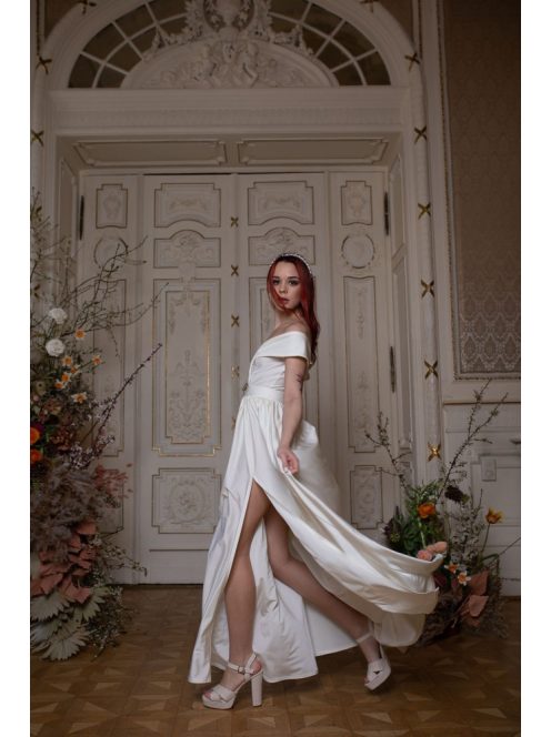 Maxi šaty s výstrihom v tvare srdca - biela