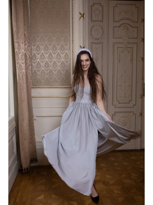 Bezchrbtové maxi šaty - strieborné